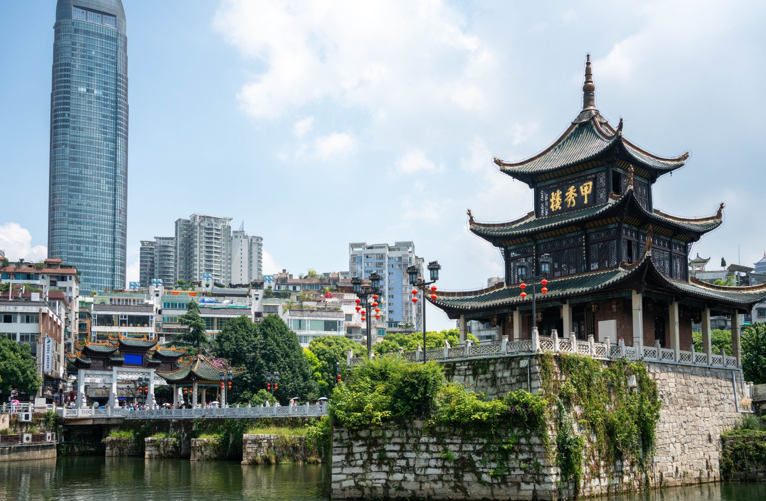 El paisaje de la ciudad de guiyang, una fusión de lo tradicional con lo moderno